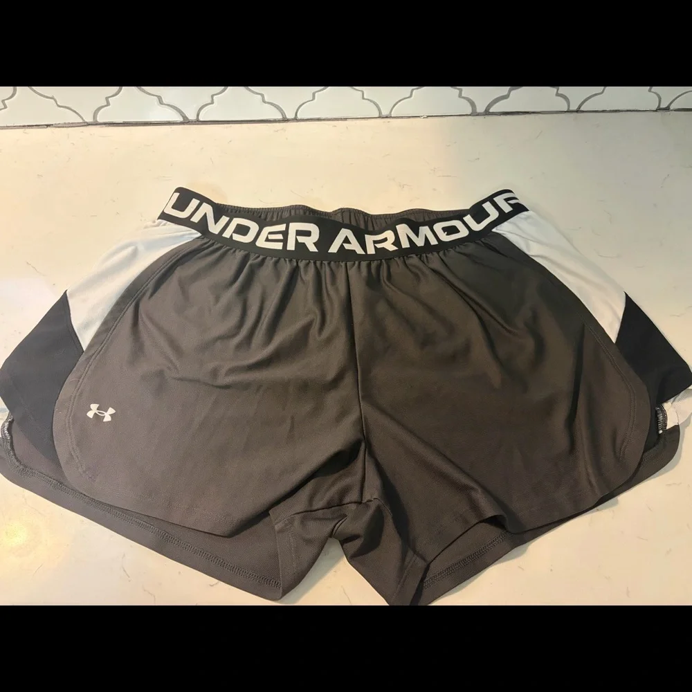 Under Armour 1XL ladies shorts - Picture 1 of 1